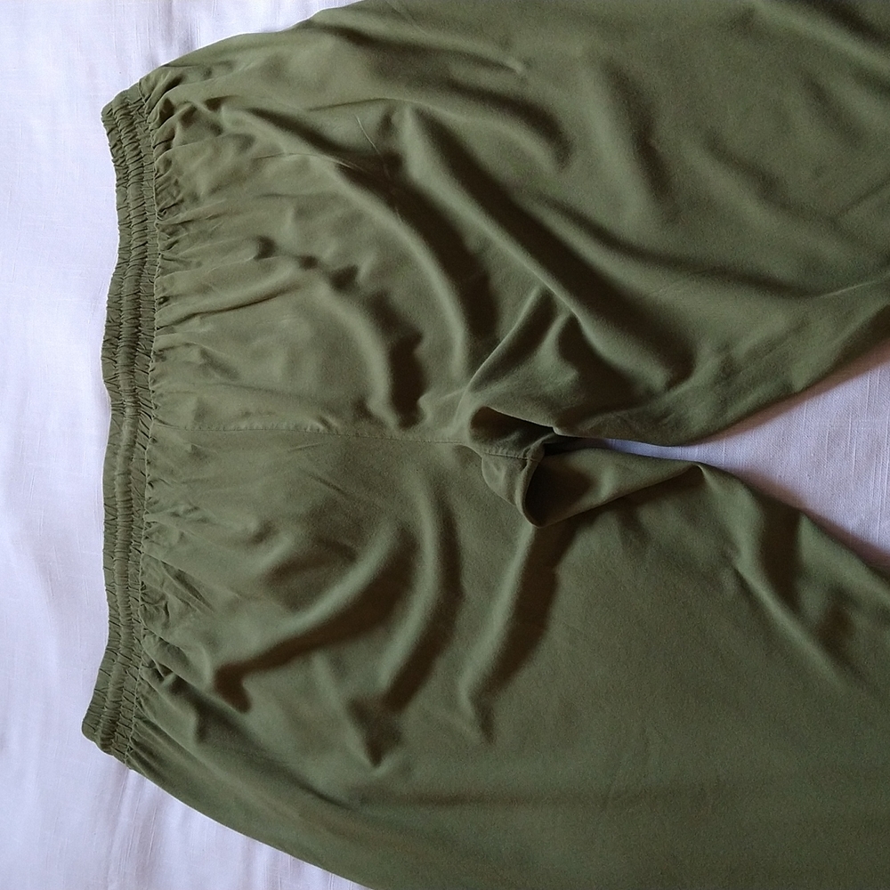 Torrid Taper Green Stretch Challis Pants high rise Tie Front Pants size 3 / 3X - Picture 7 of 15